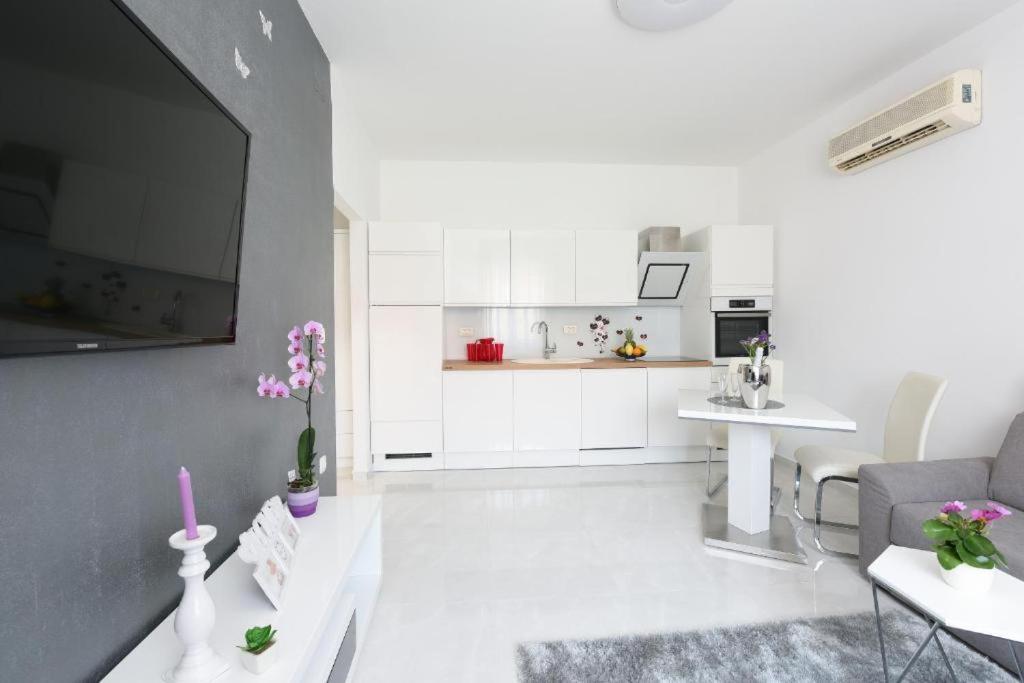 Apartment Lant ซาดาร์ ภายนอก รูปภาพ