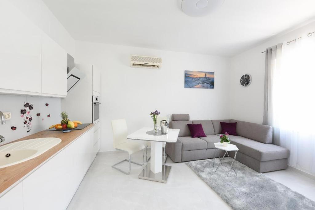 Apartment Lant ซาดาร์ ภายนอก รูปภาพ